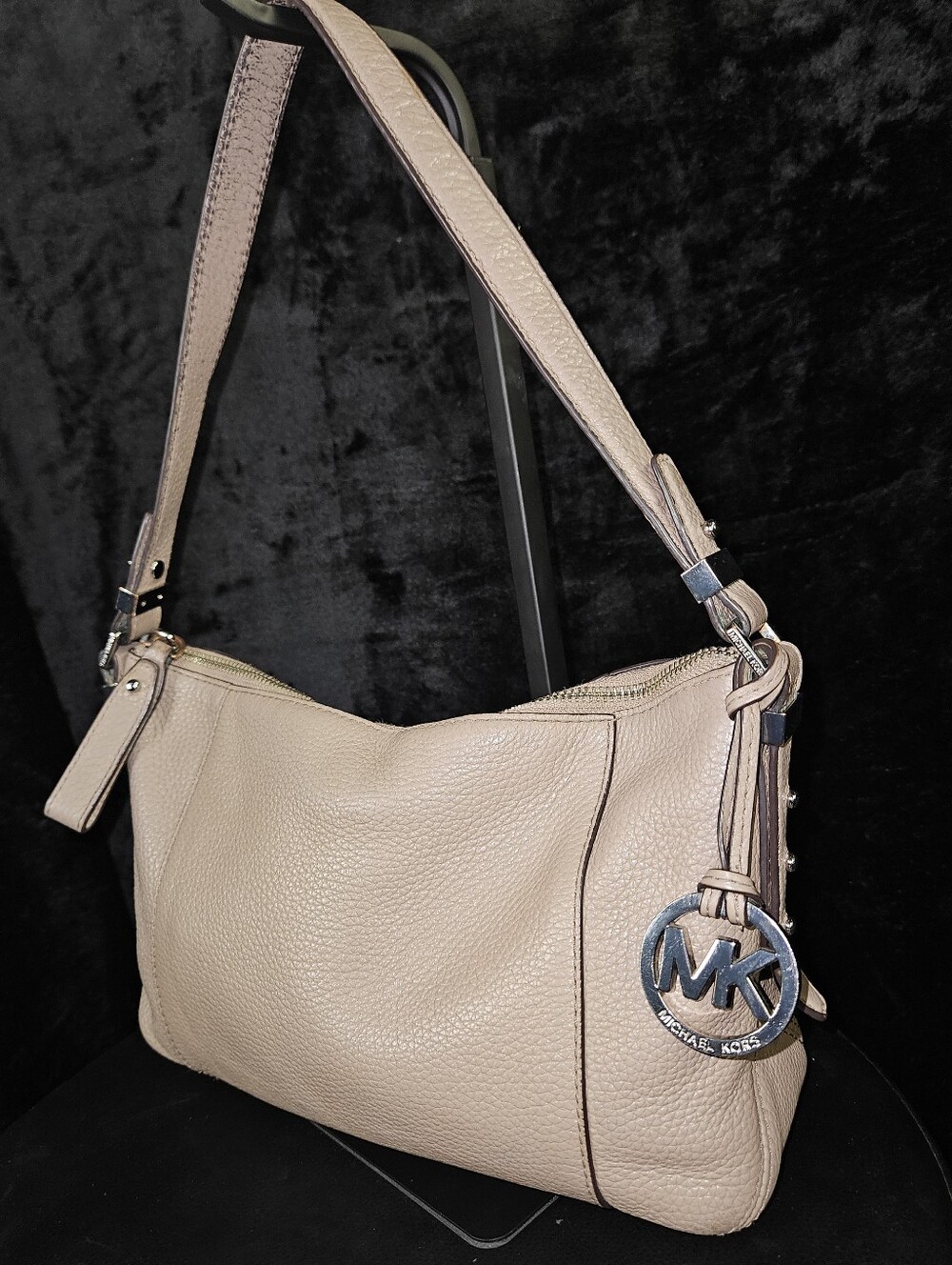 Michael Kors Taupe Pebbled Leather Shoulder Bag – Silver Hardware